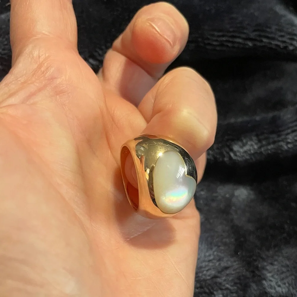 Gold Ring, 14kt with Beautiful Mother of Pearl HEART. 
This Gorgeous Dome Ring! - Picture 9 of 17